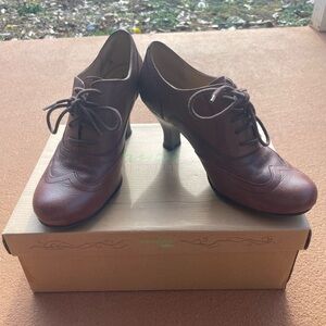 Brown Women's Oxford Shoes